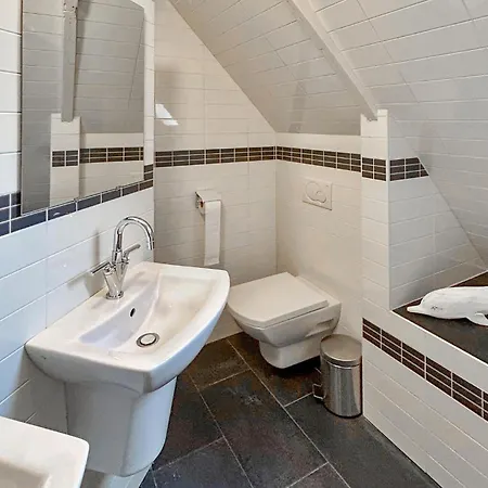 3 Bedroom Beautiful In Hippolythushoef Apartment *