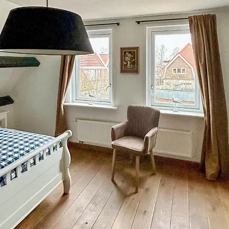 Apartment 3 Bedroom Beautiful In Hippolythushoef *