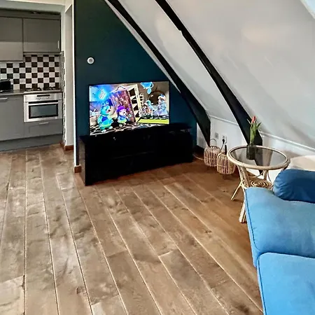 3 Bedroom Beautiful In Hippolythushoef Apartment