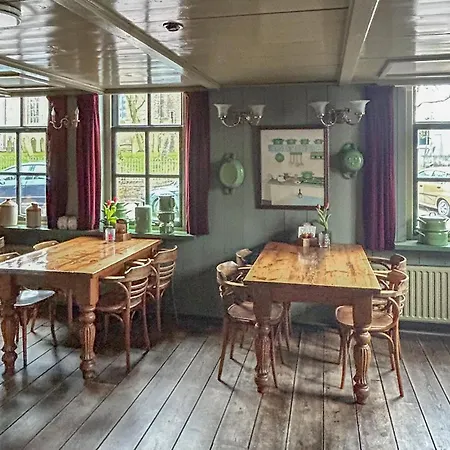 Apartment 3 Bedroom Beautiful In Hippolythushoef *